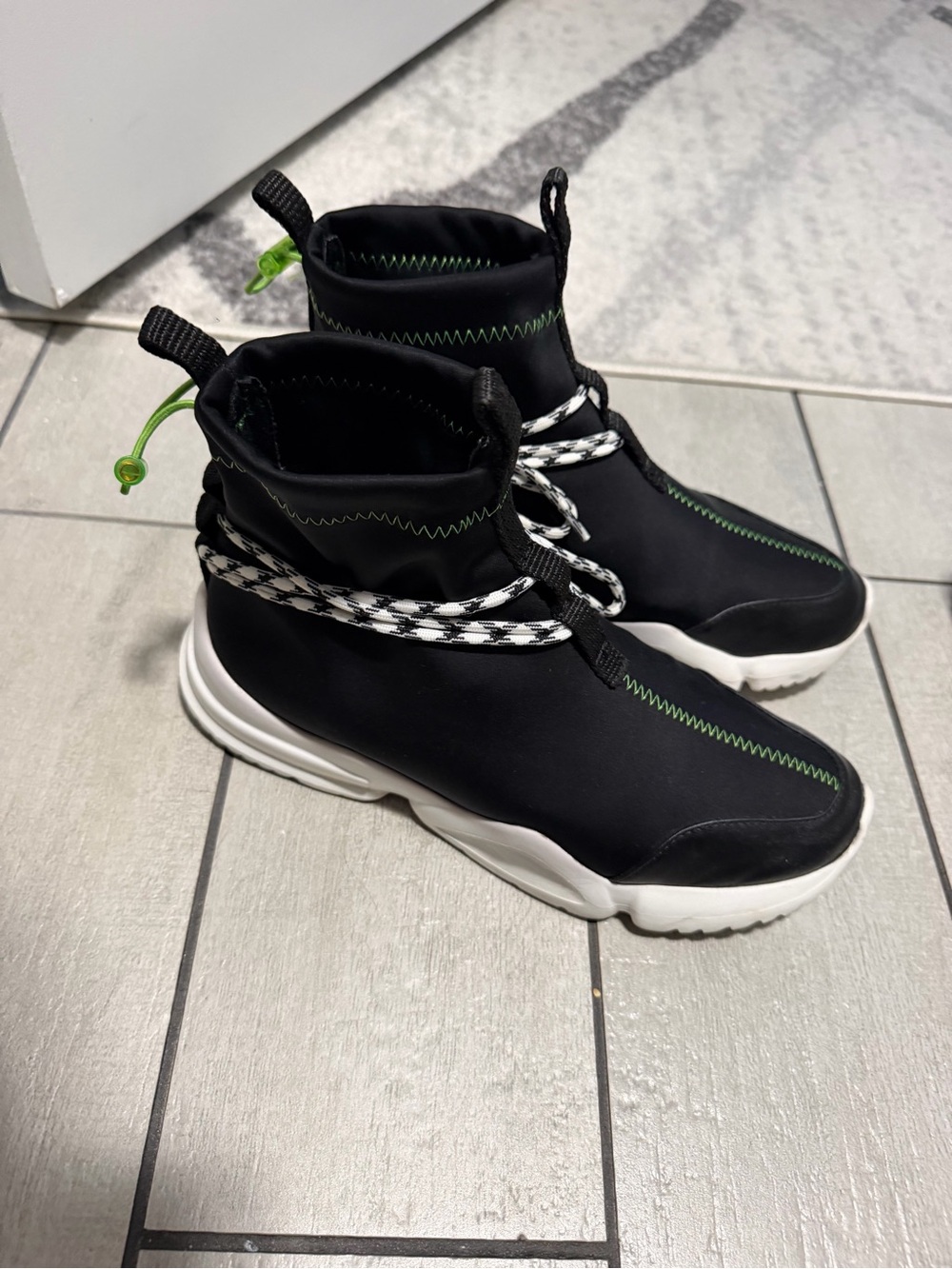 John Geiger 002 black/green/white (mint)